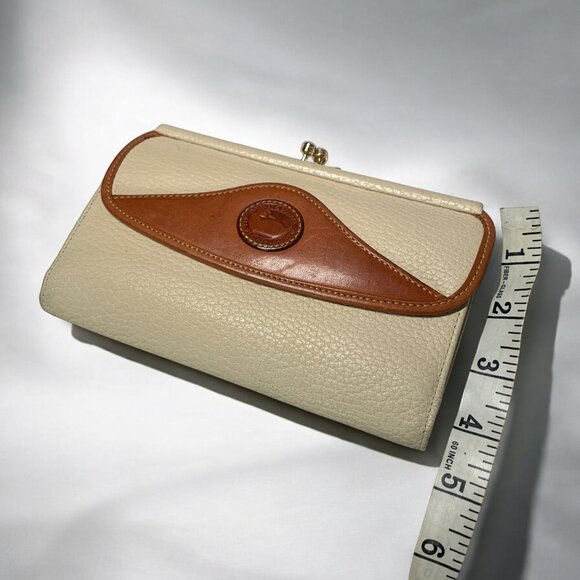 Vintage Dooney & Bourke All Weather Leather Kisslock Wallet Bone/British Tan - Picture 13 of 13